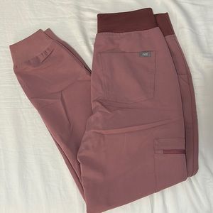 FIGS Women’s high waisted Zamora jogger scrub pants in Small. Color mauve